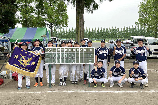 野球大会優勝の記念写真